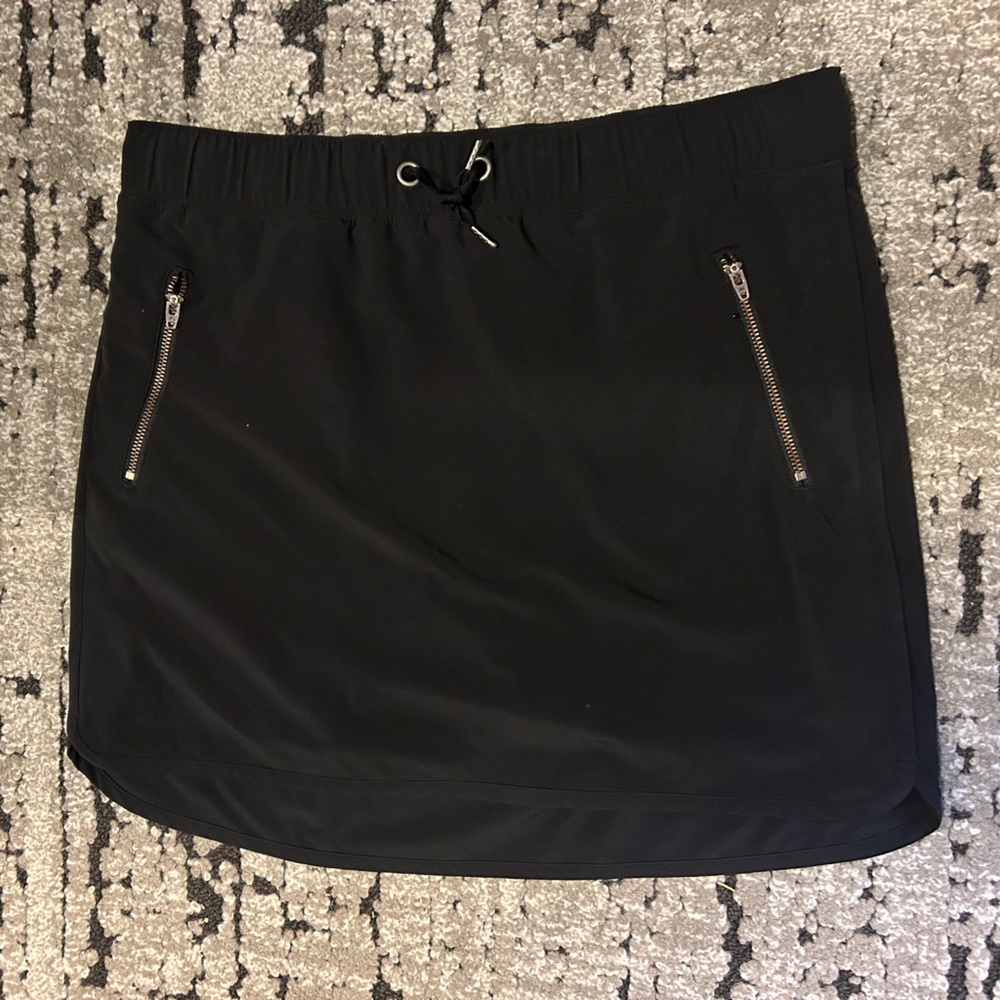 Athleta Black Skirt Skort with Elastic Waist, w/shorts Women’s M Tennis Golf